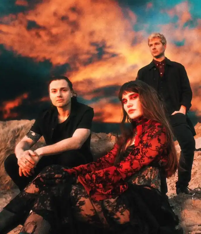 Read more about the article CALVA LOUISE drop official video for the song “Hate In Me”